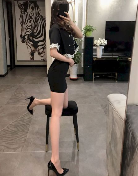 一边吻一边摸进内裤里