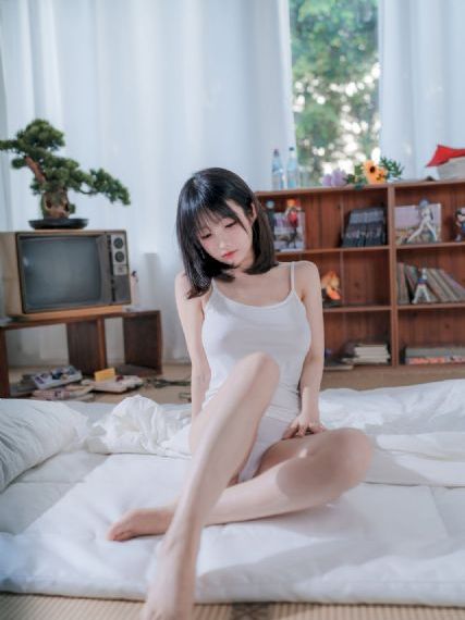年上大佬掌心宠女儿救妈妈短剧